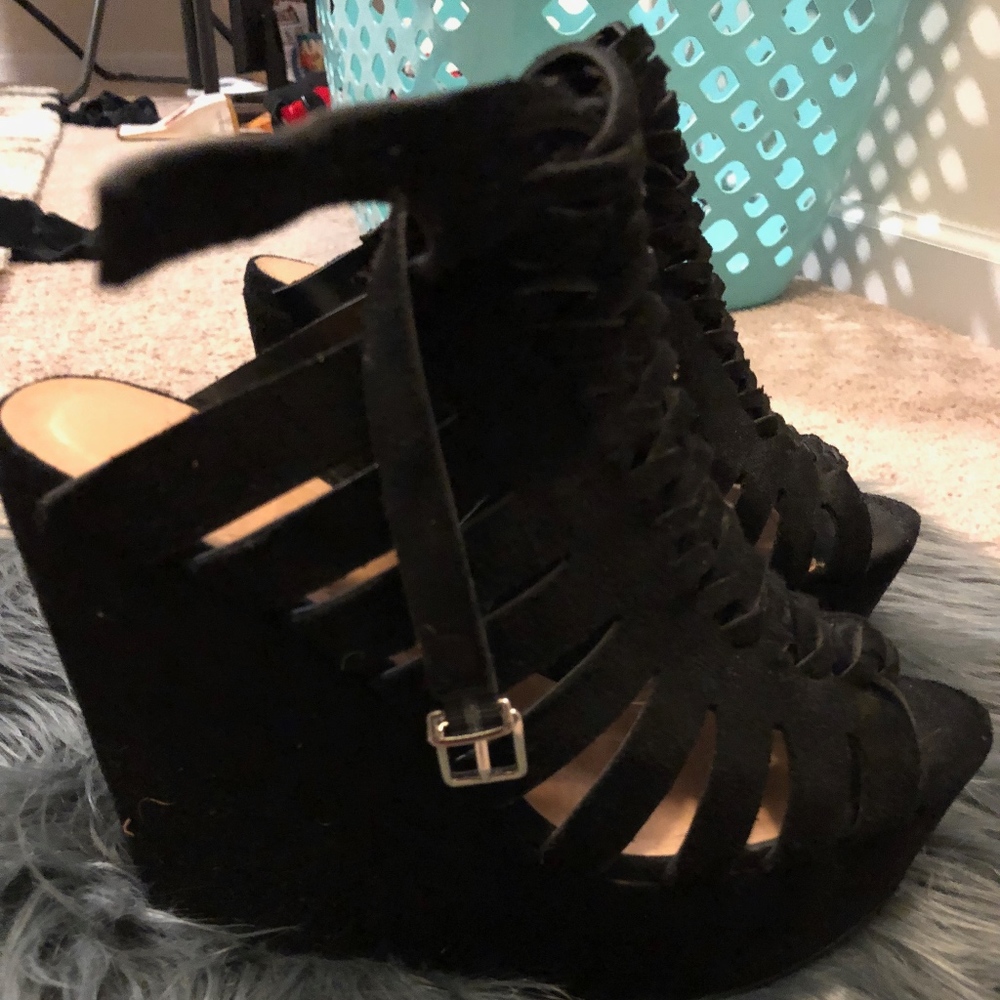 Black Wedges